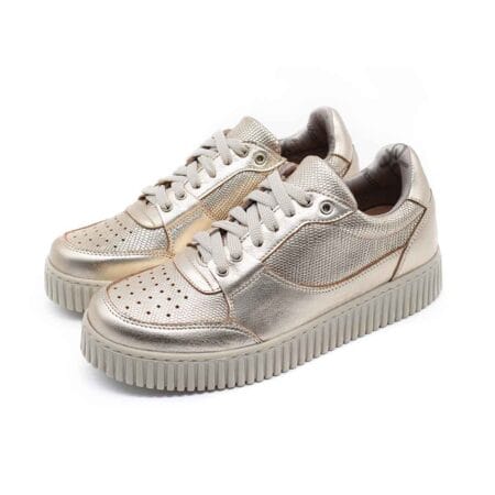 Urbano mujer cuero.jpg3